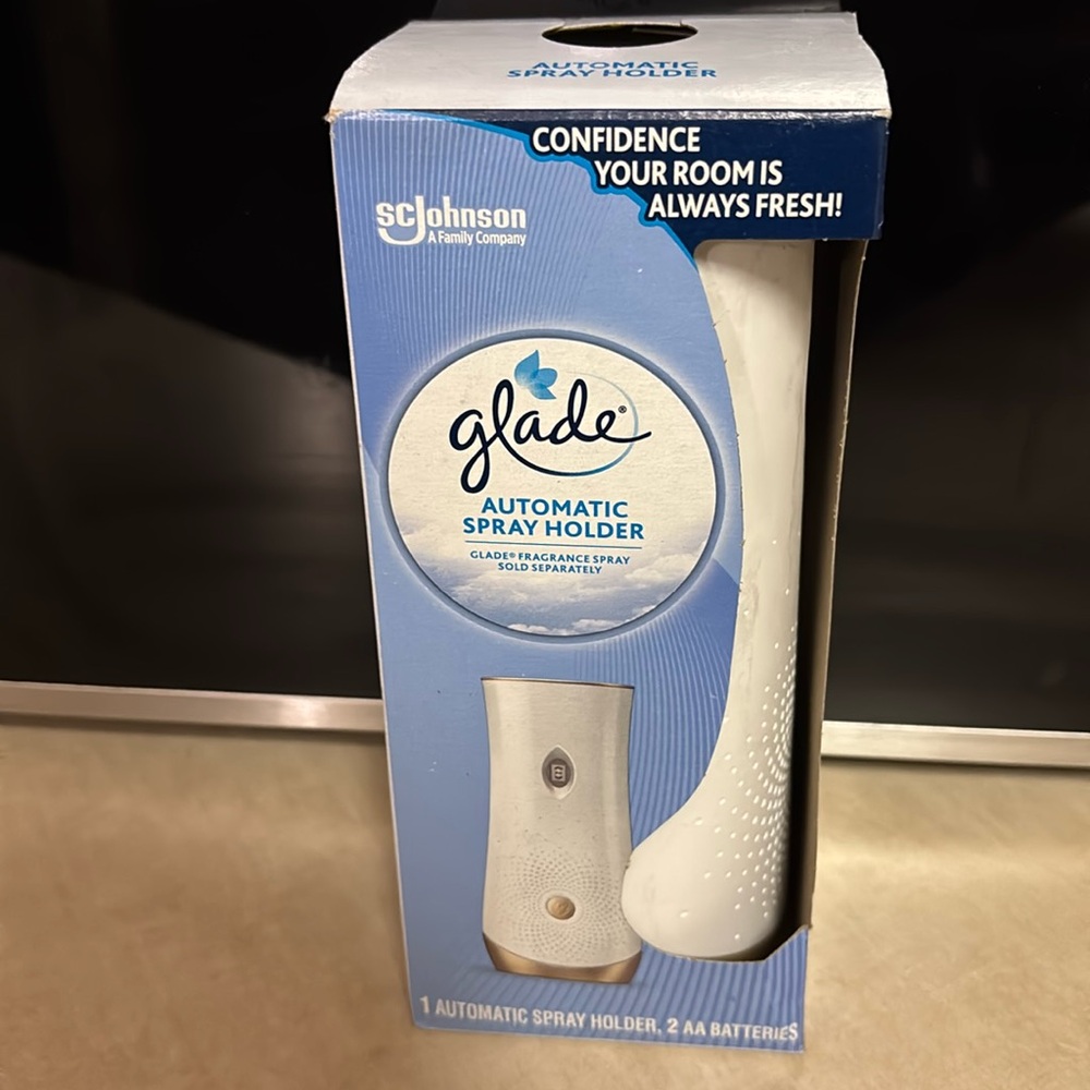 Glade automatic spray holder